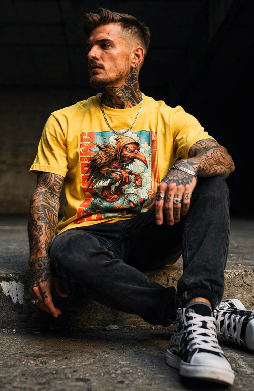 Dropping Chaos | T-Shirt | Skater Shirt Gelb Shirt DroppingChaos-SkaterShirt-streetwear-tshirt-gelb-Front.-Modell-Mann-02