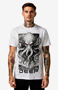 From the Deep T-Shirt – Weißes Streetwear Shirt mit Oktopus Shirt FromtheDeep-SkaterShirt-streetwear-tshirt-weiss-Front.-ModelMann01