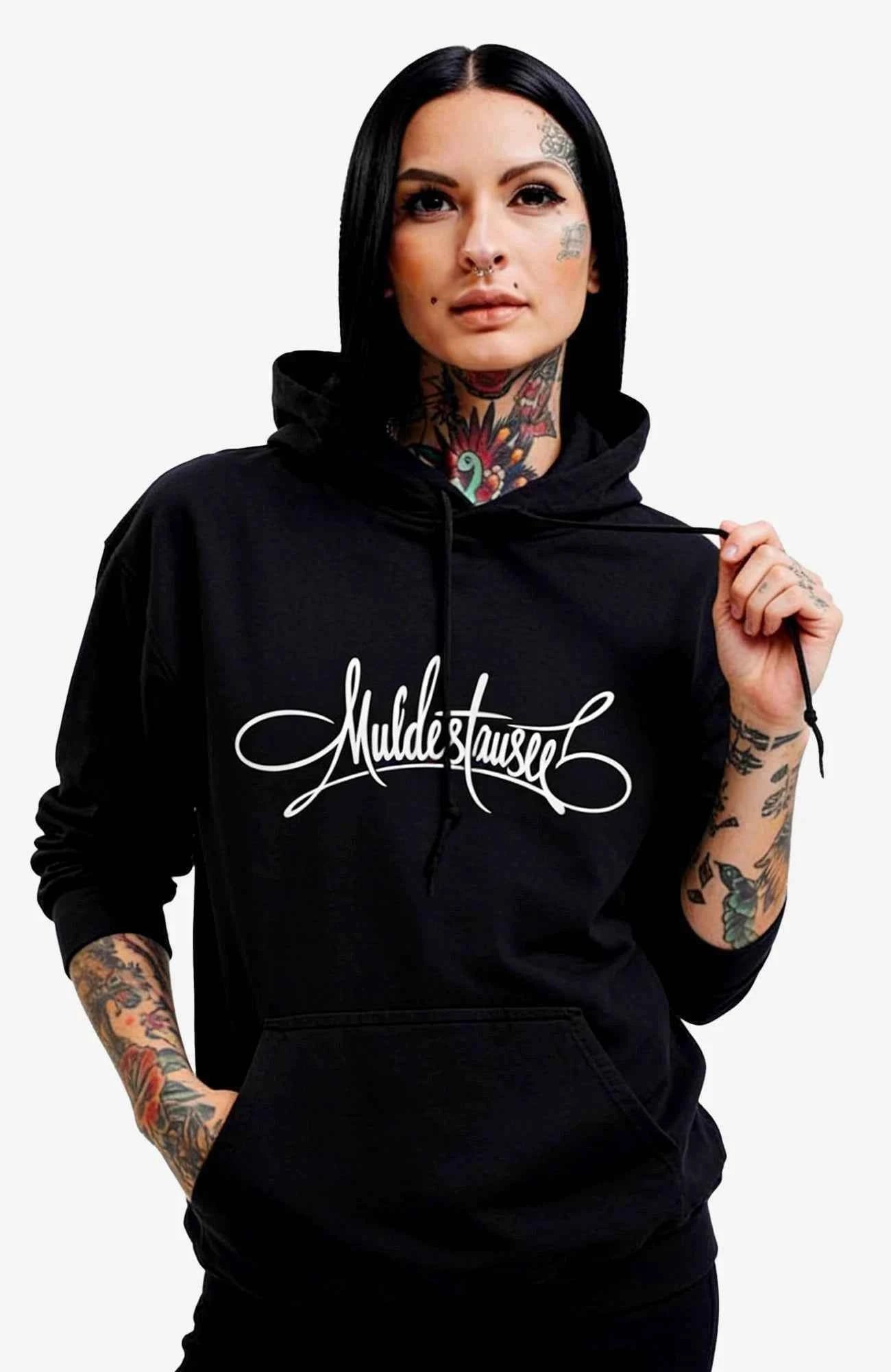 Muldestausee Script Hoodie – BlackEdition Hoodie Muldestausee-Art-DamenSkaterHoodie-streetwear-Black-Front-EnrolDesign-EnrolShop