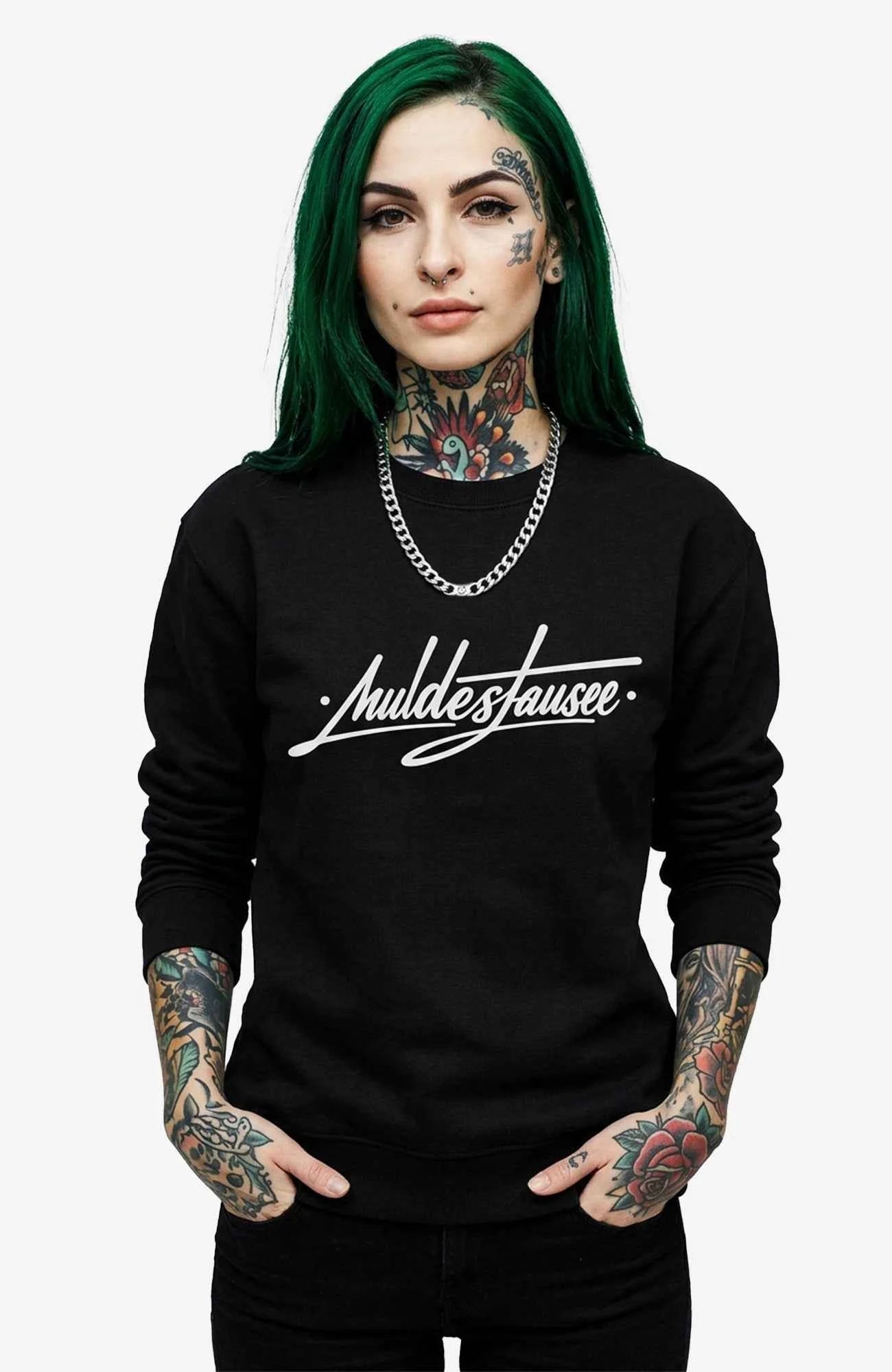 Muldestausee Sweatshirt Schwarz Sweatshirt Muldestausee-SkaterSweatshirt-streetwear-Sweatshirt-Women-black-Front-EnrolDesign-EnrolShop-Model01