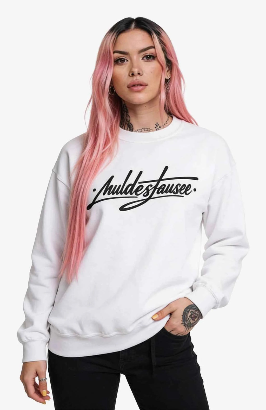 Muldestausee Sweatshirt Weiss Sweatshirt Muldestausee-SkaterSweatshirt-streetwear-Sweatshirt-Women-white-Front-EnrolDesign-EnrolShop-Model01