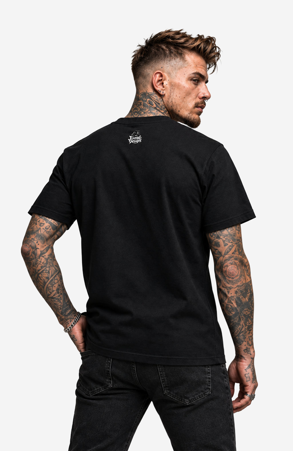 Never Enough | T-Shirt Herren | Schwarz Shirt NeverEnoughT-ShirtHerren-EnrolDesign-streetwear-skater-T-Shirt-Black-Front-EnrolShop-Mann07