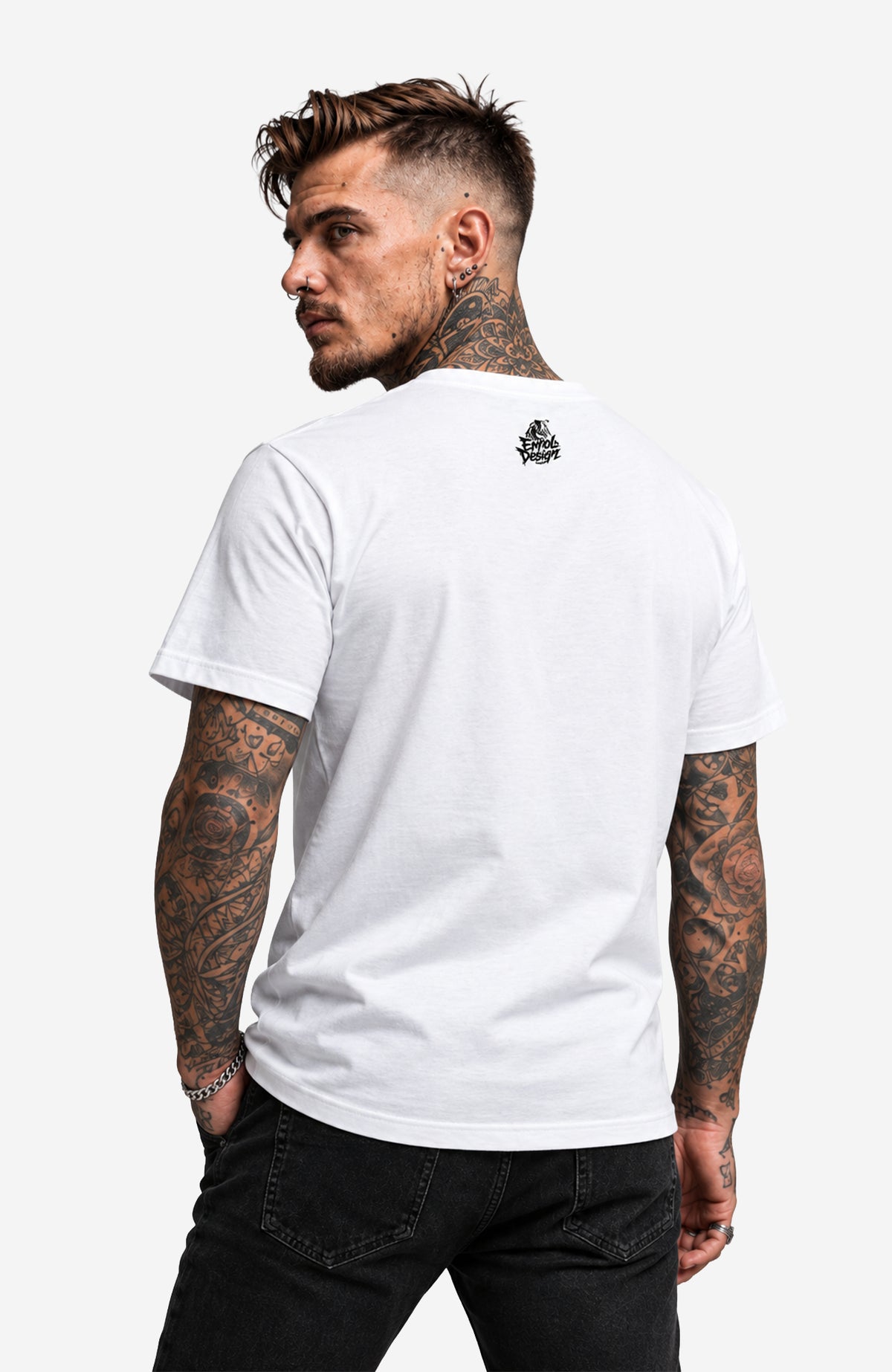 Never Enough | T-Shirt Herren | Weiß Shirt NeverEnoughT-ShirtHerren-EnrolDesign-streetwear-skater-T-Shirt-White-Back-EnrolShop-Mann04