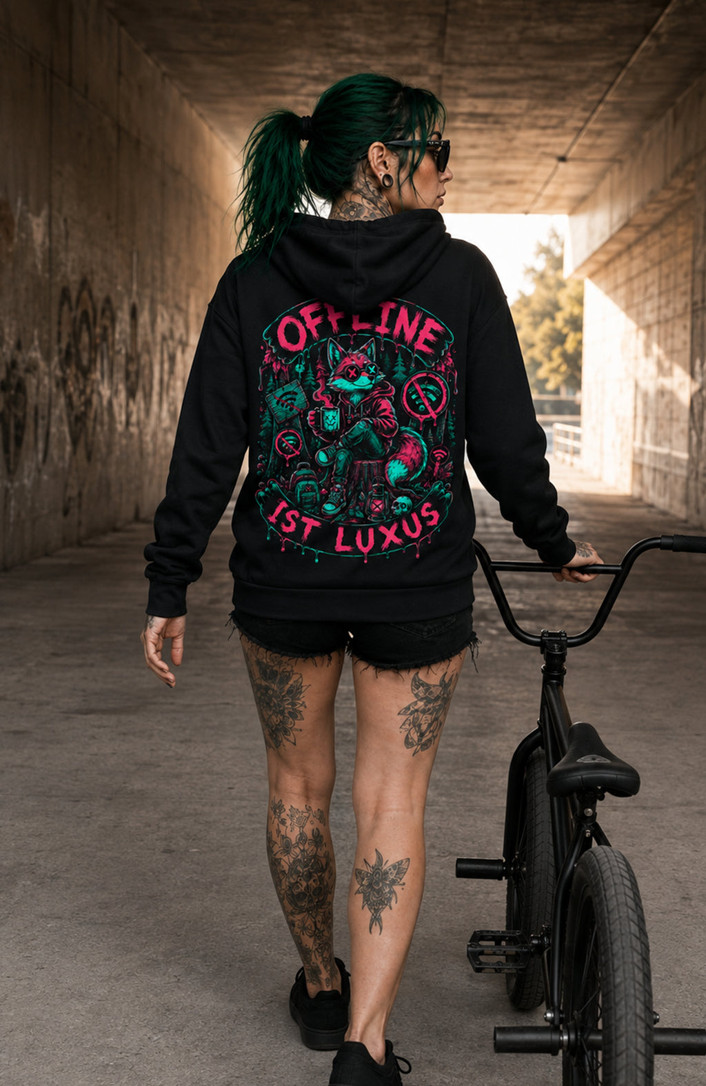 Offline ist Luxus | Hoodie Damen | Dark Hoodie OfflineistLuxus-SkaterHoodie-streetwear-Hoodie-Black-Frontprint-Front-EnrolDesign-EnrolShop-Women04