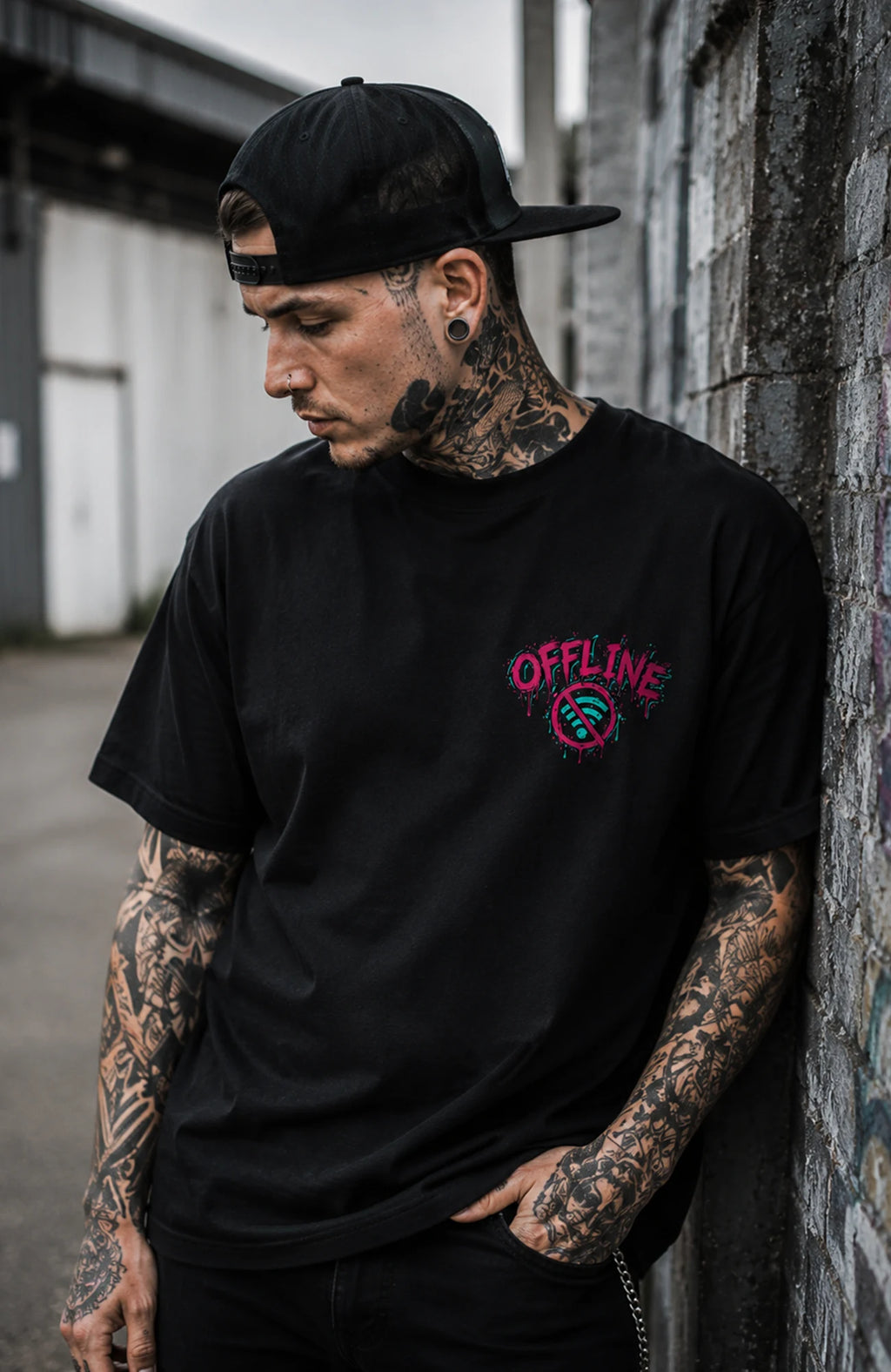 OFFLINE IST LUXUS | T-Shirt | Schwarz Shirt OfflineistLuxus-SkaterShirt-streetwear-tshirt-Black-Backprint-Frontprint-EnrolDesign-EnrolShop-Mann04