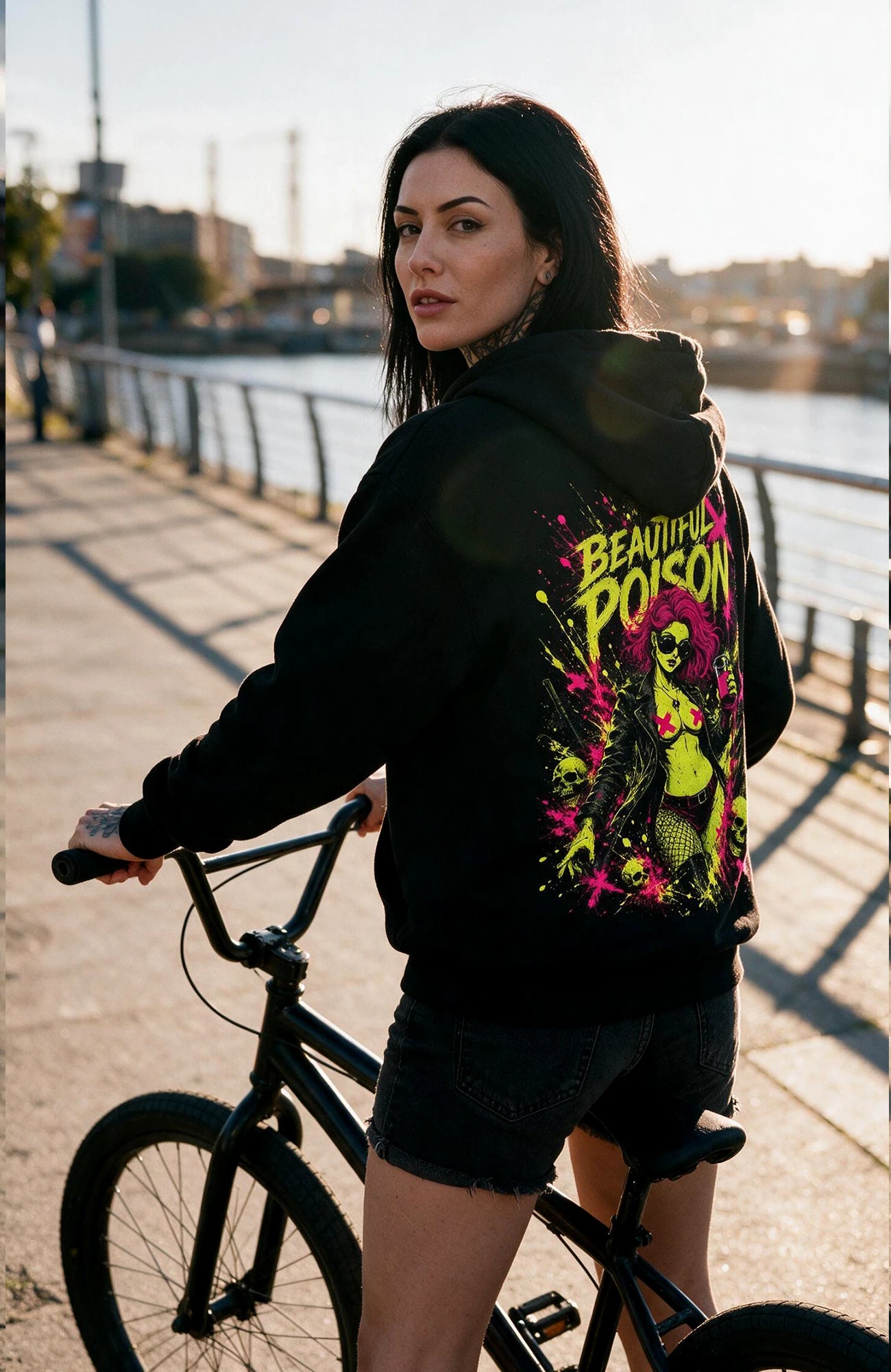 Beautiful Poison | Hoodie Damen | Schwarz Hoodie Poisen-SkaterHoodie-streetwear-Hoodie-black-Backside-EnrolShop-EnrolDesignWomen032.