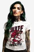 Skate the Apocalypse T-Shirt – Skater Shirt Weiß Shirt Skate-the-Apocalypse-streetwear-white-Black-Model-01