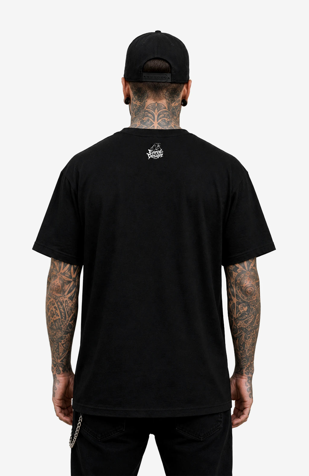 System Error | T-Shirt | Herren | Black Edition Shirt SystemError-EnrolDesign-streetwear-skater-T-Shirt-Black-Back-EnrolShop-Mann01-Skatershirt